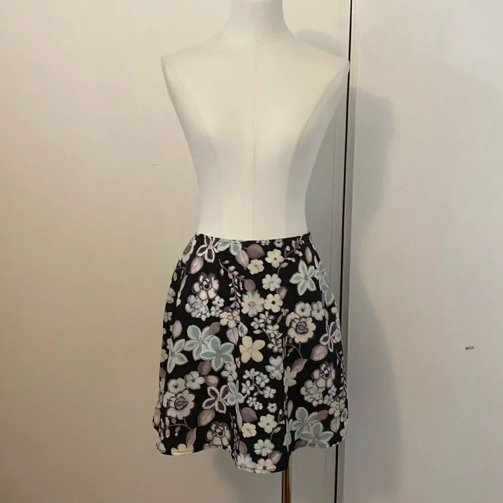 Vintage Black & Blue 90's Floral Mini Skirt Size 7/8 - Picture 2 of 9